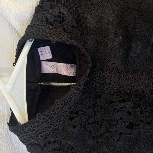 Black lace short sleeve top - Picture 5 of 5